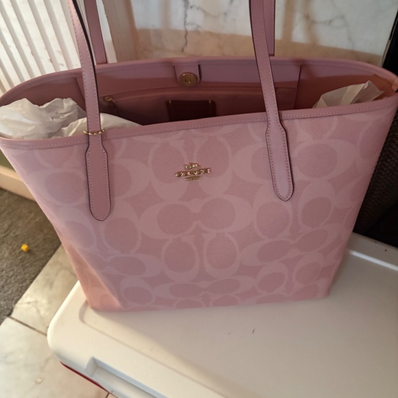 City Tote Bag In Signature Canvas - Picture 8 of 14